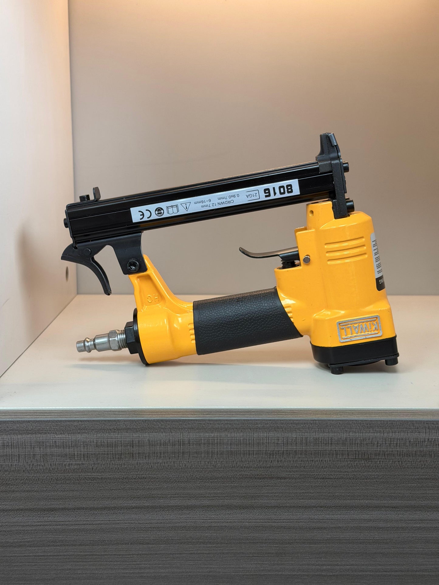 AIR STAPLER - KiWALL 8016  - 12GA CRDWN 12.7mm 0.9 x 0.7mm 6-16MM